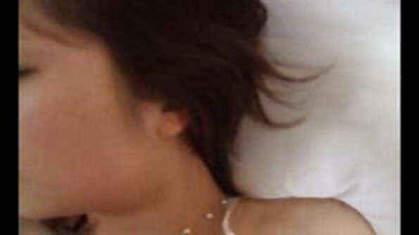 લેટિન બેબ એમિલી મેના તેની સેકસી વીડીયો પિક્ચર જીભ પર તેના કમશટને ઝંખે છે