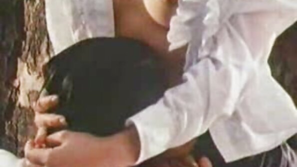 આનંદી પોર્ન સનીલીયોન ના વીડીયો સેકસી બ્લોન્ડી તેના જુસ્સાદાર જીવનસાથી દ્વારા ઘુસી જાય છે